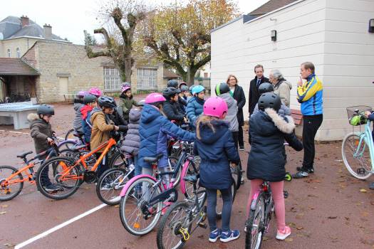 Savoir rouler à vélo : un plan spécifique pour les écoles